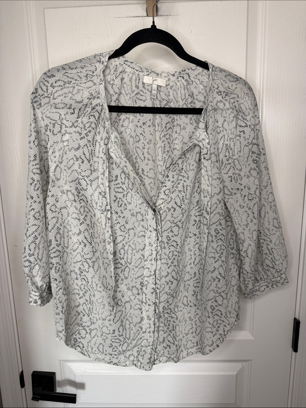 Joie 100% Silk White and Gray Snake-Print Tie-Neck Blouse